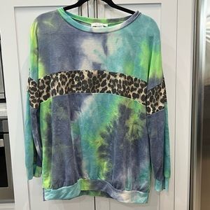 LOVELY J Watercolor Tie Dye Leopard Trim Long Sleeve Lightweight Sweatshirt